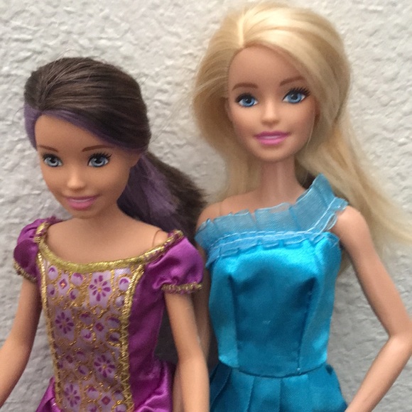 2 Barbie dolls fully dressed. - Picture 2 of 10